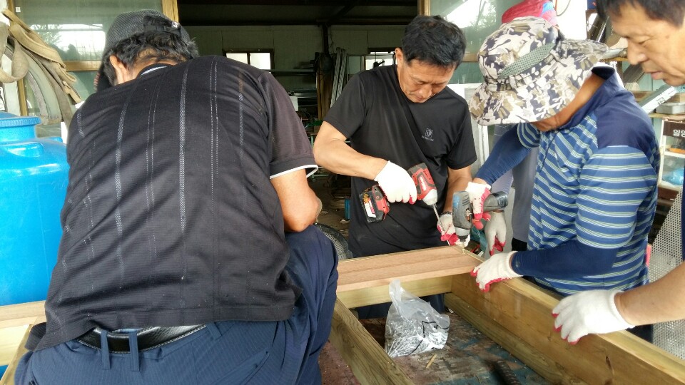 베이비부머봉사단- 옥녀봉 등산코스 평상제작