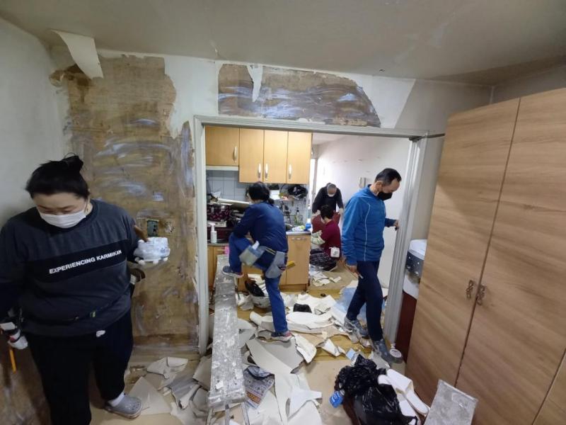 동문동 취약가정 도배봉사(빛솔도배봉사단, 3. 23.)