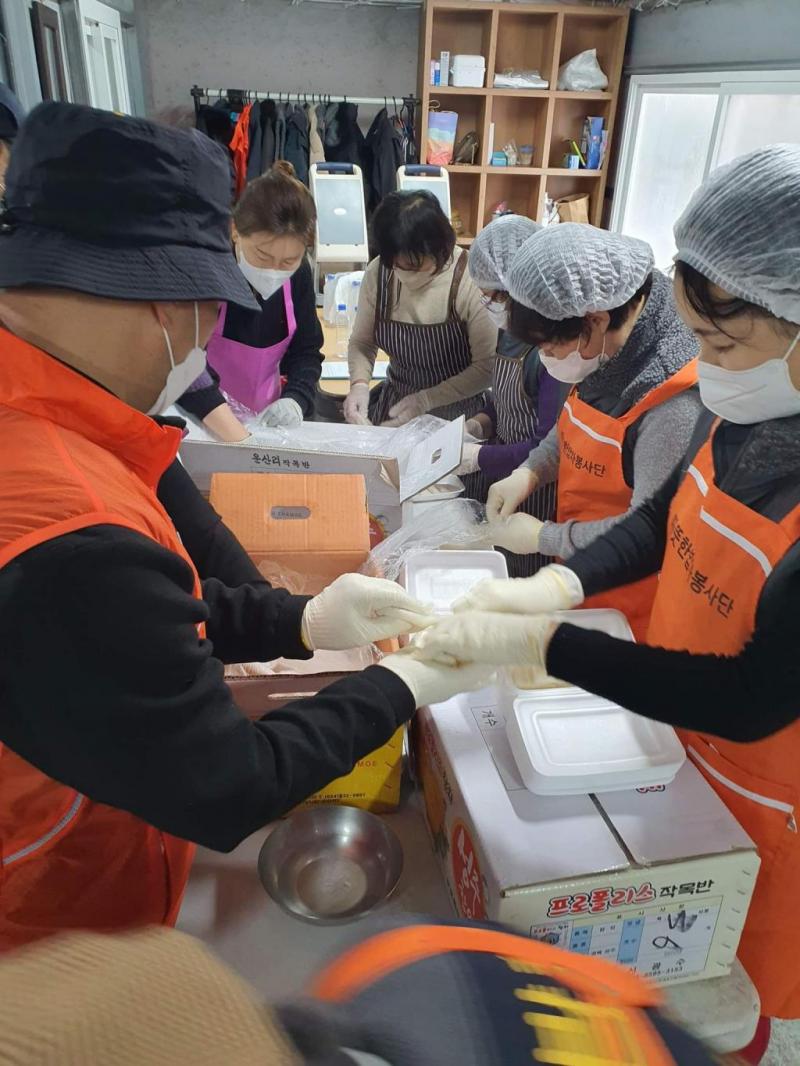 독거노인을 위한 무료급식 따뜻한밥차
