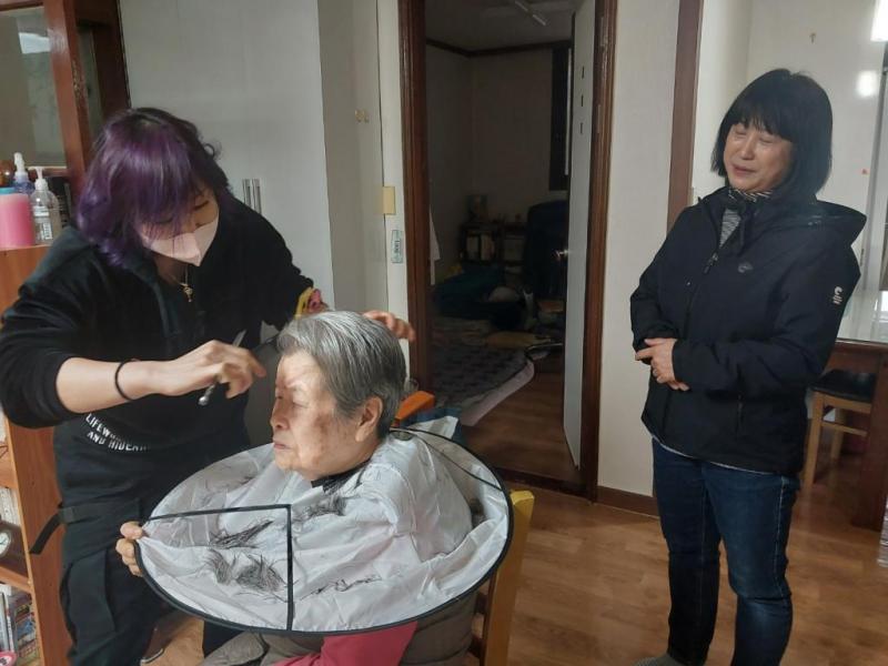  어우렁 더우렁 예쁜데이 이미용봉사