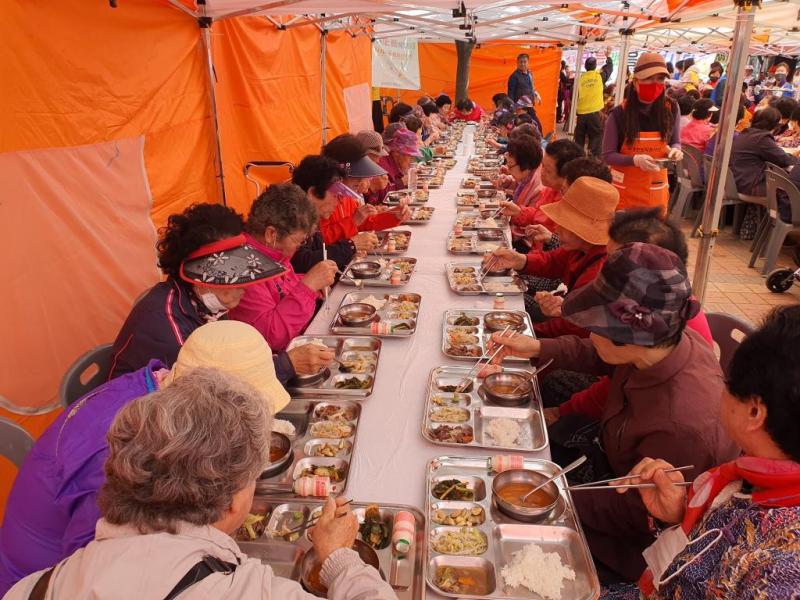  따뜻한 밥차 무료급식봉사