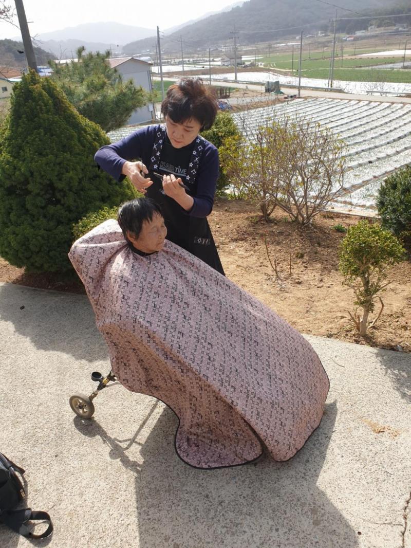 팔봉면 자원봉사 거점캠프 이미용 봉사