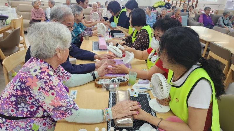 네일아트 전문봉사단 요양원 정기봉사활동