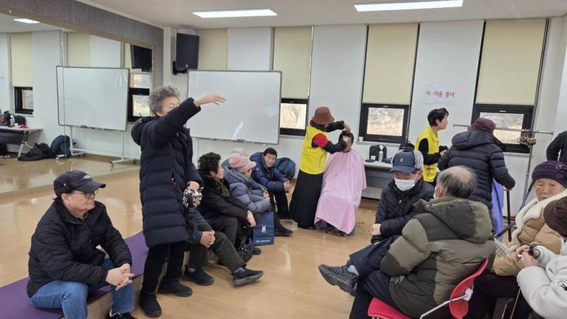 네일아트, 이미용 봉사 진행