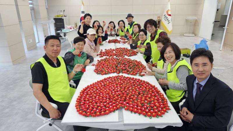 카네이션 만들기 봉사활동 진행.